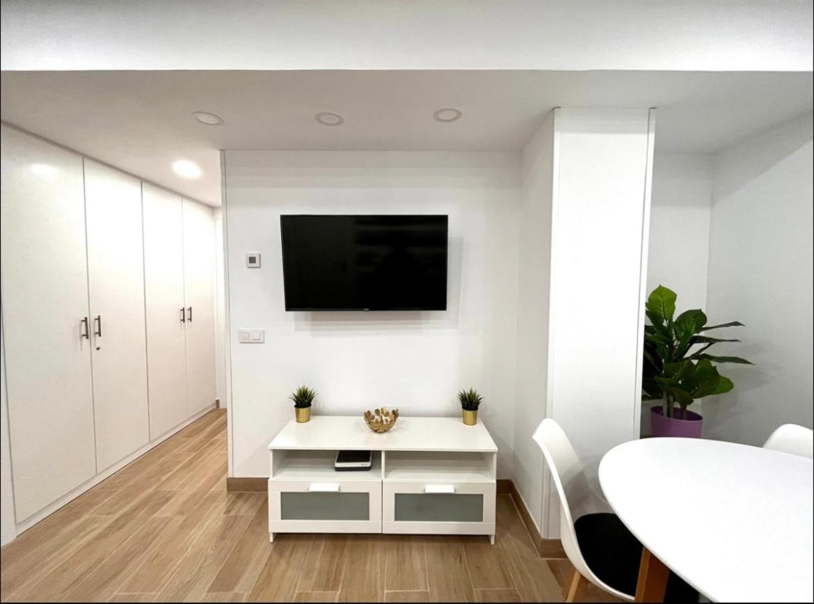Maximilian Dreams Apartment มาดริด ภายนอก รูปภาพ